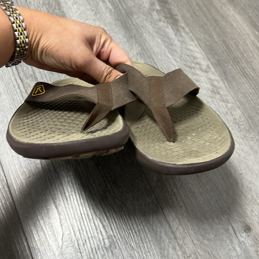 KEEN Men’s Kona Flip flop Sandals / contour arch /brown / Size 12 - Picture 10 of 13